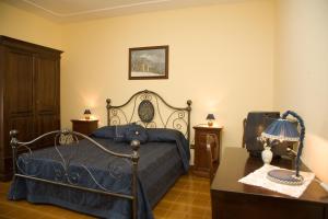 A bed or beds in a room at B&B Podere Ospedaletto