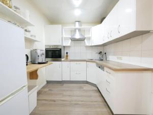 A kitchen or kitchenette at 61 m2 Erdgeschosswohnung mit eigenem Parkplatz vorm Haus