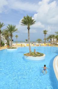 Bazén v ubytování Monarque Dar Jerba Narjess- Family Only nebo v jeho okolí