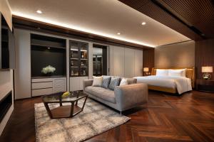 Ένα ή περισσότερα κρεβάτια σε δωμάτιο στο Authentic Hanoi Boutique Hotel