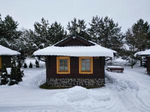 a small cabin with snow on the roof at Holiday Home Tatralandia in Liptovský Mikuláš