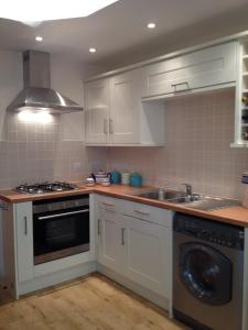 Η κουζίνα ή μικρή κουζίνα στο Watchet Cottage +36 φωτογραφίες