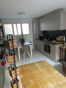 Kuchyňa alebo kuchynka v ubytovaní Loft Crimea con patio