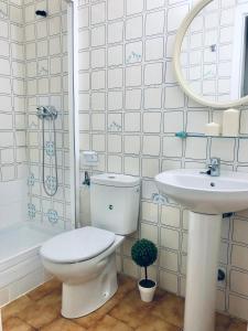 a bathroom with a toilet and a sink at Peñiscola playa in Peñíscola