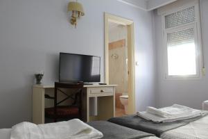 TV a/nebo společenská místnost v ubytování Hotel Harrison Etxea