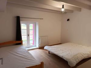 Posteľ alebo postele v izbe v ubytovaní La maison du voisin
