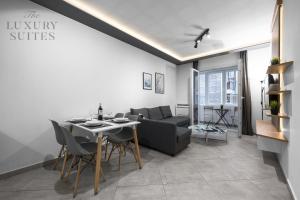 Posedenie v ubytovaní Adelle Apartments, The Luxury Suites + 37 fotografií