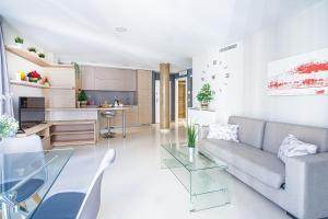 Гостиная зона в CARTAGENAFLATS, Apartamentos Calle Mayor II, PREMIUM FLATS CITY CENTER +25 фотографий