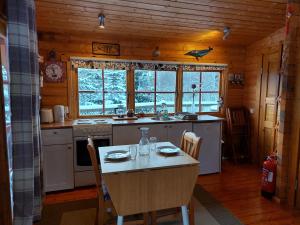 Kuhinja ili čajna kuhinja u objektu Bakkakot 1 - Cozy Cabins in the Woods