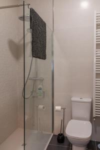 Ένα μπάνιο στο Apartamento turístico 'Botica Moro'