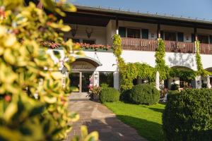 Ogród w obiekcie Hotel Gasthof Brandstätter