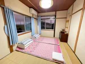 Postel nebo postele na pokoji v ubytování Shiga Biwa Lake Shanshui House