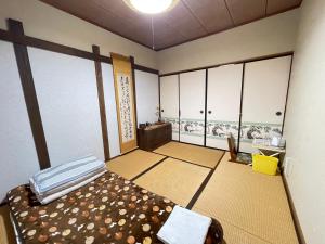 Postel nebo postele na pokoji v ubytování Shiga Biwa Lake Shanshui House