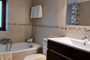 A bathroom at La Casona de Teo