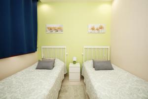 Posteľ alebo postele v izbe v ubytovaní Two-room apartment in Elviria NEAR THE BEACH with parking