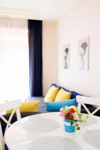 Posteľ alebo postele v izbe v ubytovaní Two-room apartment in Elviria NEAR THE BEACH with parking