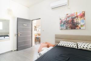 Studio near the Carmel Market & 1min to the beach