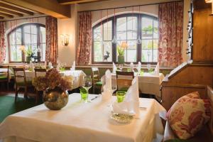 Restauracja lub miejsce do jedzenia w obiekcie Hotel Gasthof Brandstätter