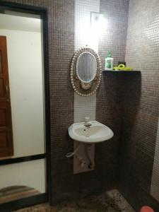 Baðherbergi á Acharekar's Home stay - Adorable AC and Non AC Rooms with free Wi-Fi