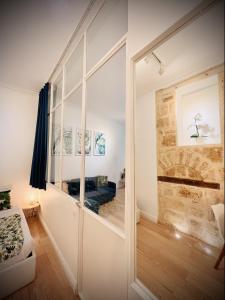 a room with a large glass door leading into a living room at Suite Bayle - Standing - Hyper centre in Montpellier