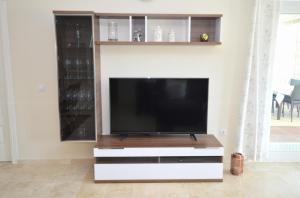 Televízia a/alebo spoločenská miestnosť v ubytovaní Pinares 3 Bed Luxury Apt El Faro