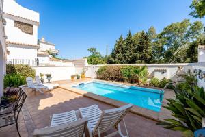Bazén v ubytovaní Villa with Pool in the heart of Mijas Pueblo alebo v jeho blízkosti