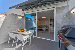 a kitchen and dining room with a table and chairs at Ocean View Luxury Apartment PH014 in Adeje