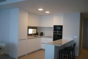 Η κουζίνα ή μικρή κουζίνα στο Luxury Sea View Apt Fuengirola Seafront