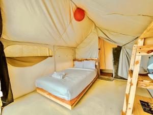 Postel nebo postele na pokoji v ubytování Diamond Glamping by BIO Management