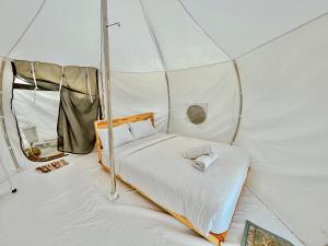 Postel nebo postele na pokoji v ubytování Diamond Glamping by BIO Management