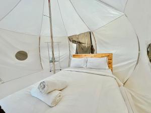 Postel nebo postele na pokoji v ubytování Diamond Glamping by BIO Management