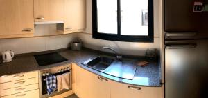Kuchyňa alebo kuchynka v ubytovaní Sun Hill Los Pacos 2 Bed Apt