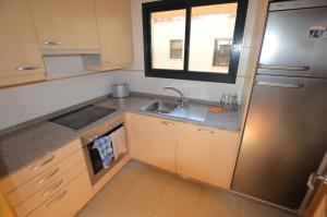 Kuchyňa alebo kuchynka v ubytovaní Sun Hill Los Pacos 2 Bed Apt