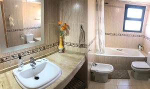 Kúpeľňa v ubytovaní Sun Hill Los Pacos 2 Bed Apt