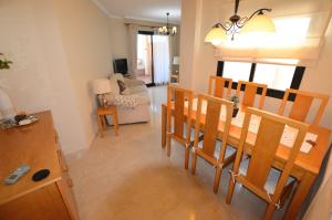 Televízia a/alebo spoločenská miestnosť v ubytovaní Sun Hill Los Pacos 2 Bed Apt