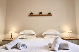 Posteľ alebo postele v izbe v ubytovaní FERSEN Bright apartment renovated for 5 people in center of Old Antibes