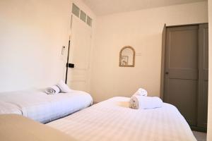 Posteľ alebo postele v izbe v ubytovaní FERSEN Bright apartment renovated for 5 people in center of Old Antibes