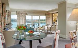 Khu vực ghế ngồi tại Trident Hotel Kinsale