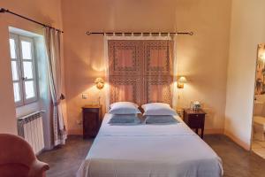 Postel nebo postele na pokoji v ubytování Hotel de L Orange + 37 fotografií