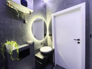 Ένα μπάνιο στο Nikiszowiec - Modern Silesian Apartment
