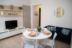 Televízia a/alebo spoločenská miestnosť v ubytovaní Sofia Apartment