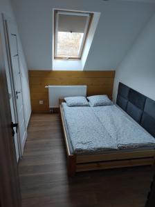 Postel nebo postele na pokoji v ubytování Dom Na Brzoskwiniowej