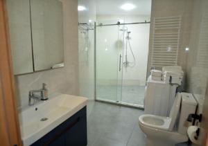 חדר רחצה ב-Season Suite Apart-Hotel