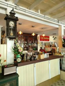 a store with a counter with a clock on it at Sangthong Heritage hotel โรงแรมแสงทองเฮอริเทจ in That Phanom