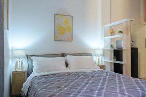 a bedroom with a bed with a purple comforter at Casa del Laureato by Studio Vita in Bologna