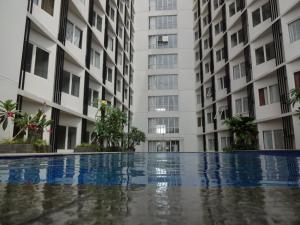 an empty swimming pool in front of apartment buildings at PADINA SUITES in Poris