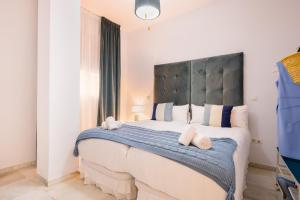 A bed or beds in a room at Apartamentos Cruz de San Andrés