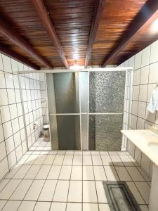 a bathroom with a shower and a toilet in it at Pousada e Camping Lumiar in Lençóis