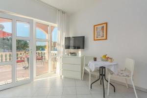 Μια τηλεόραση ή/και κέντρο ψυχαγωγίας στο Apartment Zora