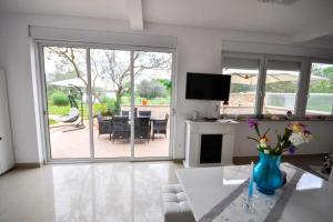 Μια τηλεόραση ή/και κέντρο ψυχαγωγίας στο Holiday Home M